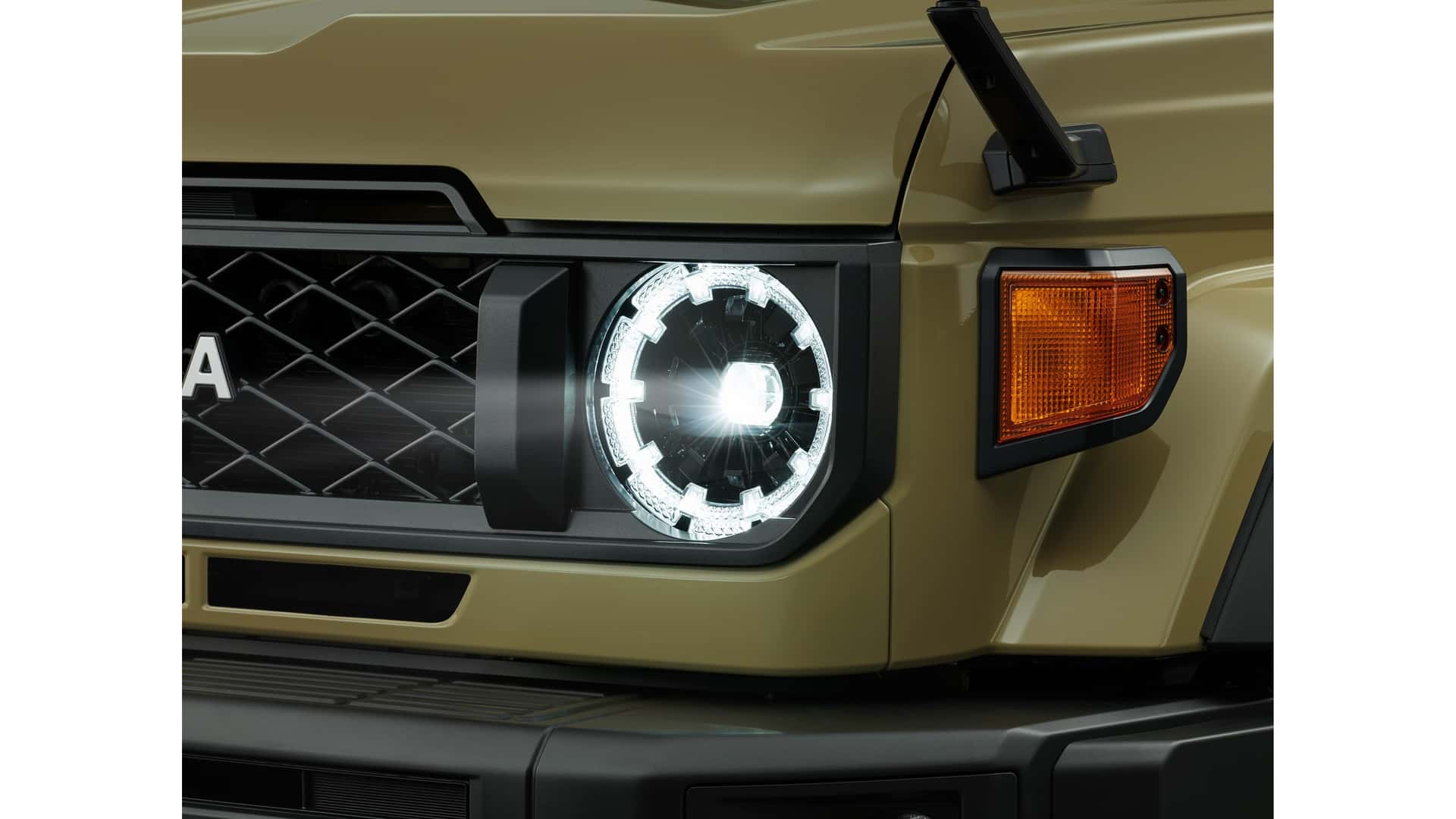 https://cdn.motor1.com/images/mgl/vxpOBA/s1/2024-toyota-land-cruiser-70-series-jdm.jpg