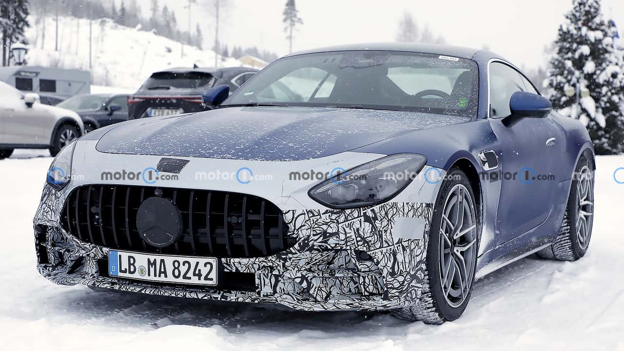 Mercedes-AMG GT 55 Coupè, le foto spia