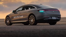 Mercedes EQS guida autonoma luci turchesi