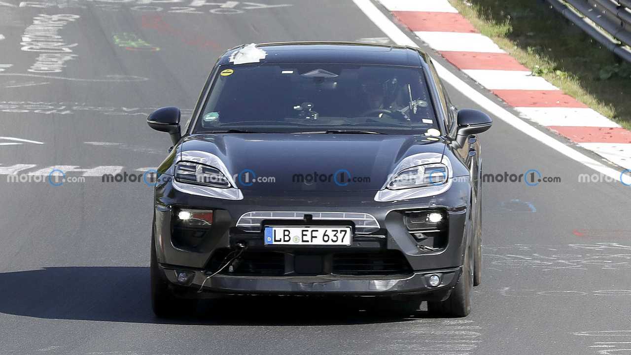 Foto spia Porsche Macan EV