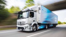 Mercedes-Benz eActros 300 tractor