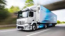 Mercedes-Benz eActros 300 tractor