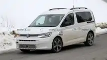 Volkswagen Caddy eHybrid 2023, le foto-spia