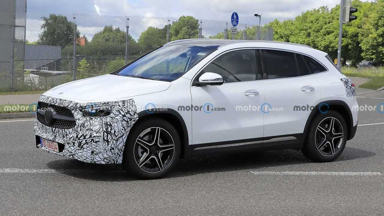 Yenilenen Mercedes-Benz GLA-Serisi