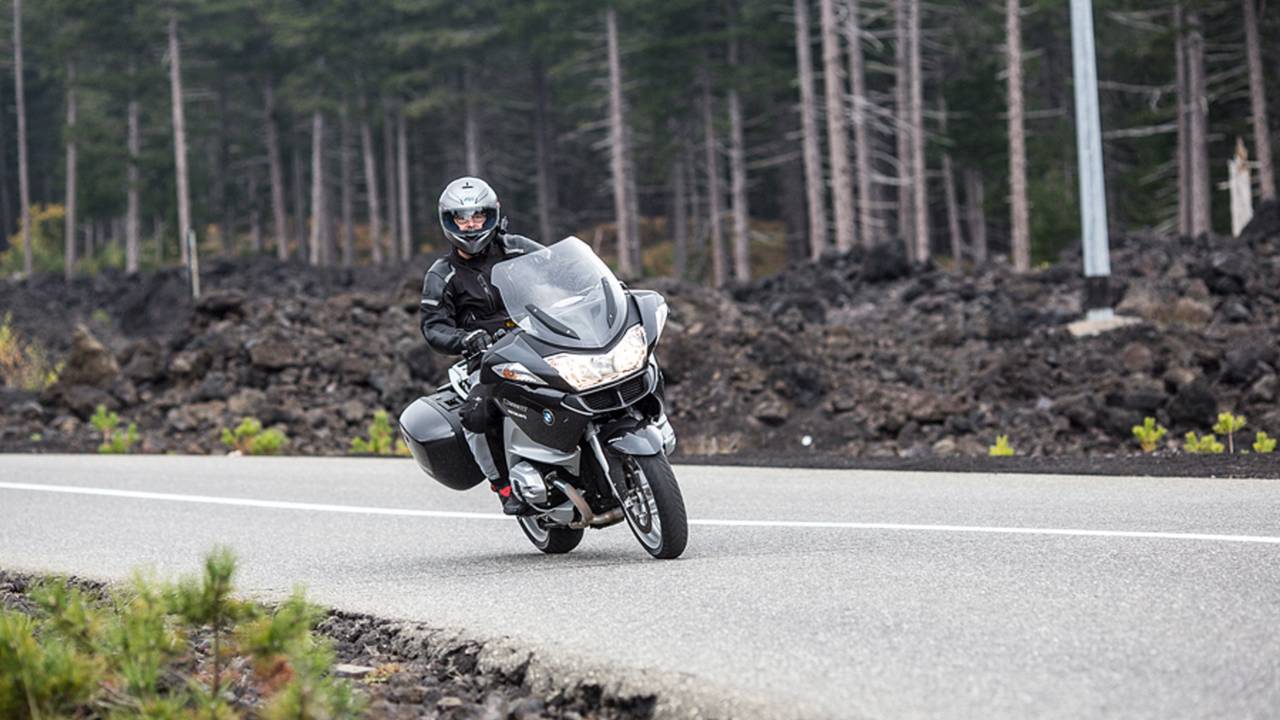 Metzeler Roadtec 01 World Exclusive First Ride – Italian Tire Review
