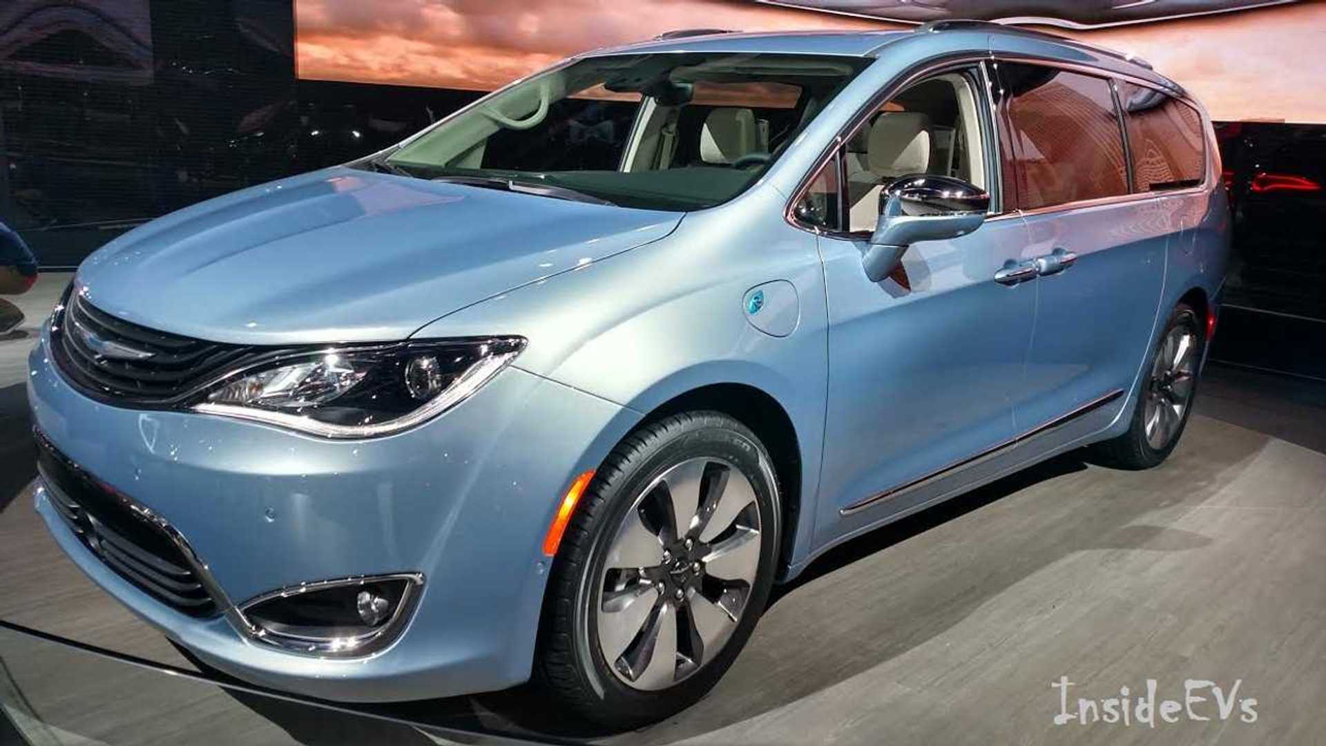 Chrysler Pacifica Hybrid Arrives 700 Patient Customers Get Bonus