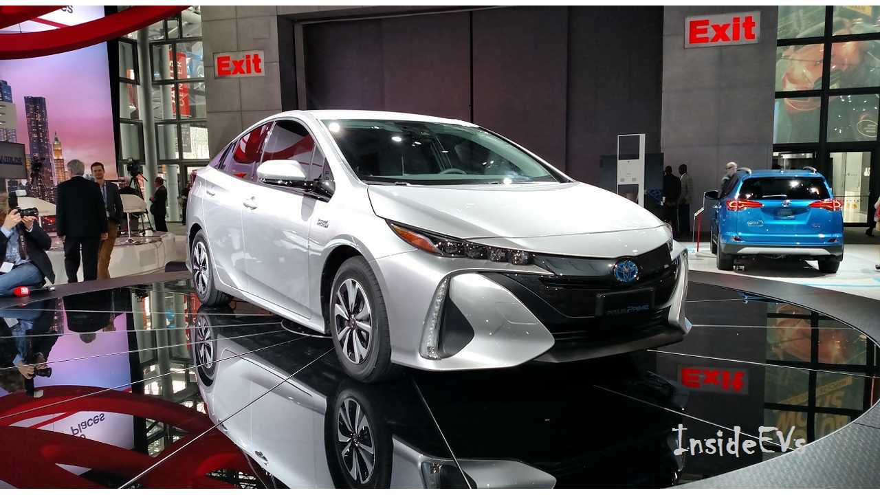 Toyota Prius Prime Live From The NY Auto Show Floor (InsideEVs/Tom M)