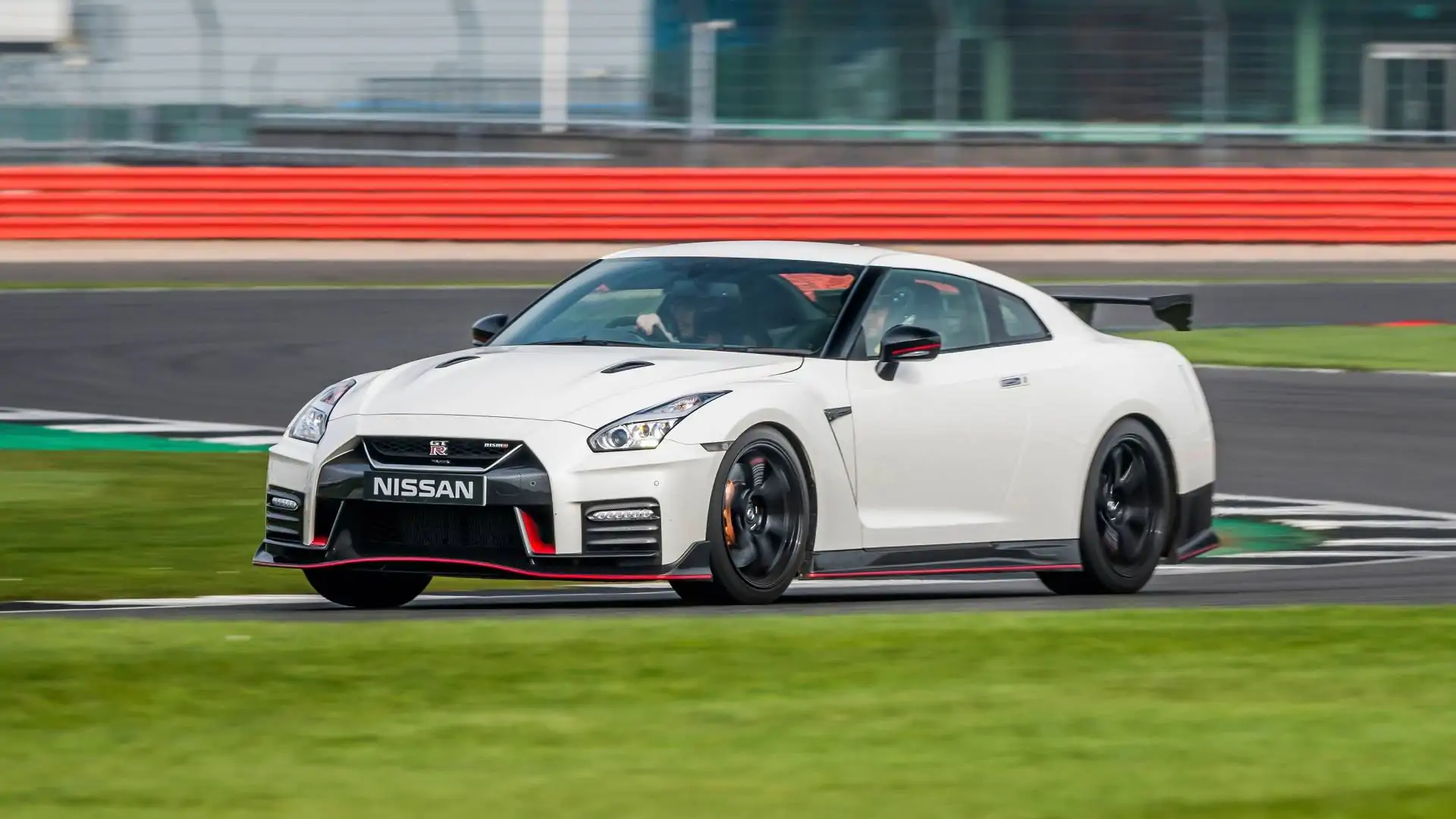 2017 日産NISMO GT-R TEST CAR 2017 Nissan GT-R Nismo Review - The R35 Gets a Makeover