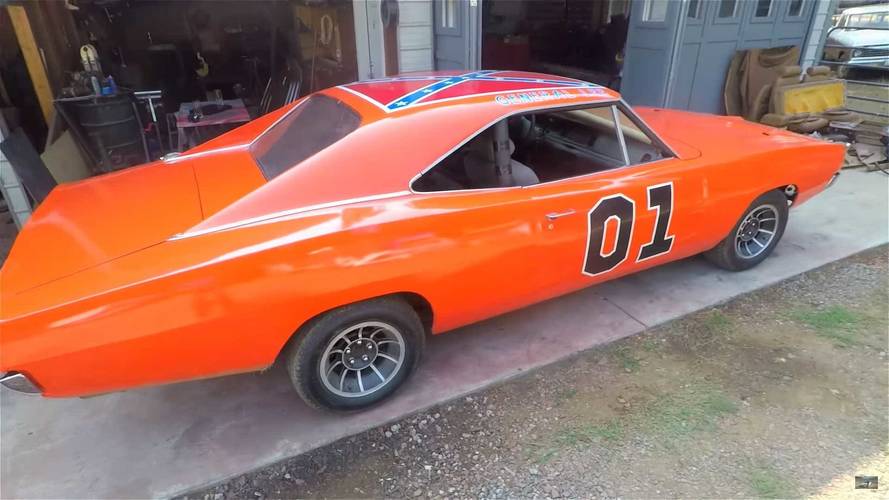 Ford Crown Victoria General Lee Dodge Charger Motor1 com