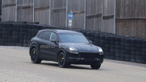 2018 Porsche Cayenne spied for the first time
