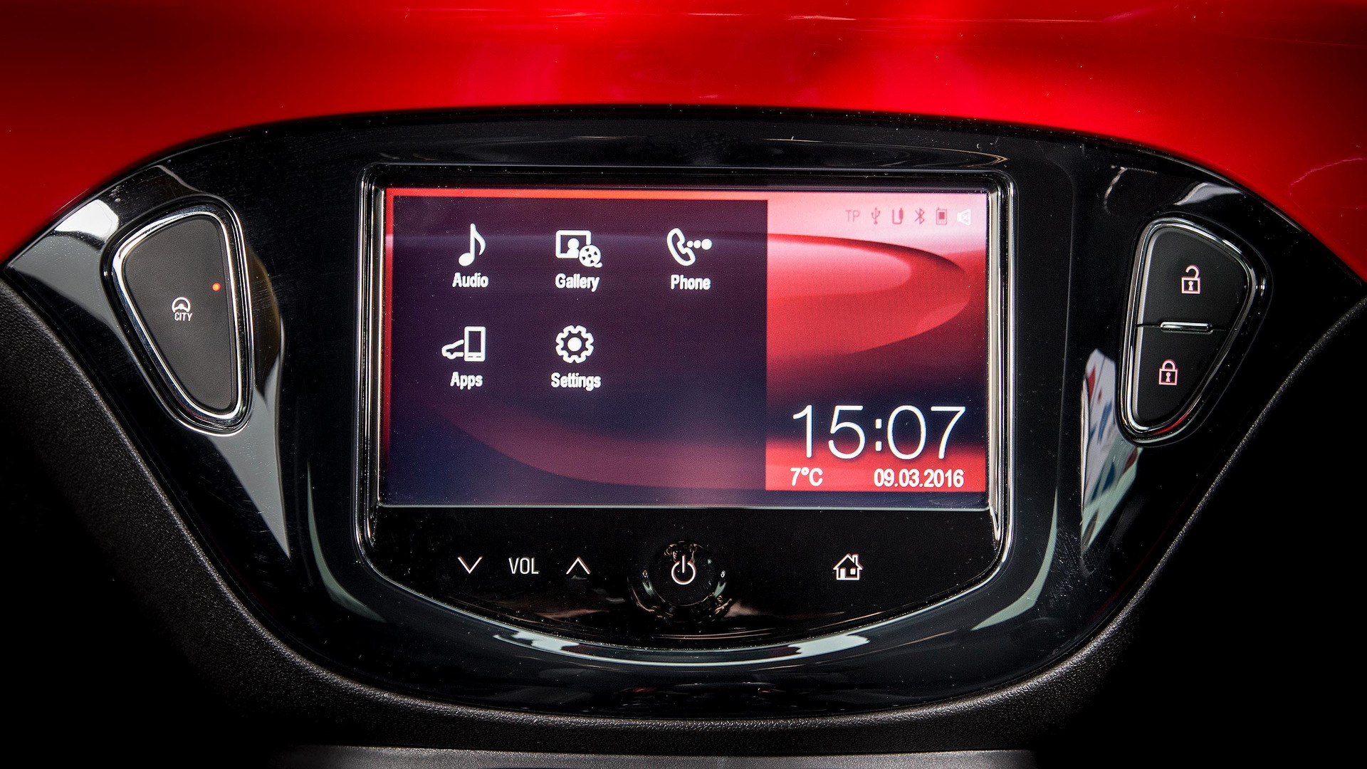 17 Vauxhall Adam Review