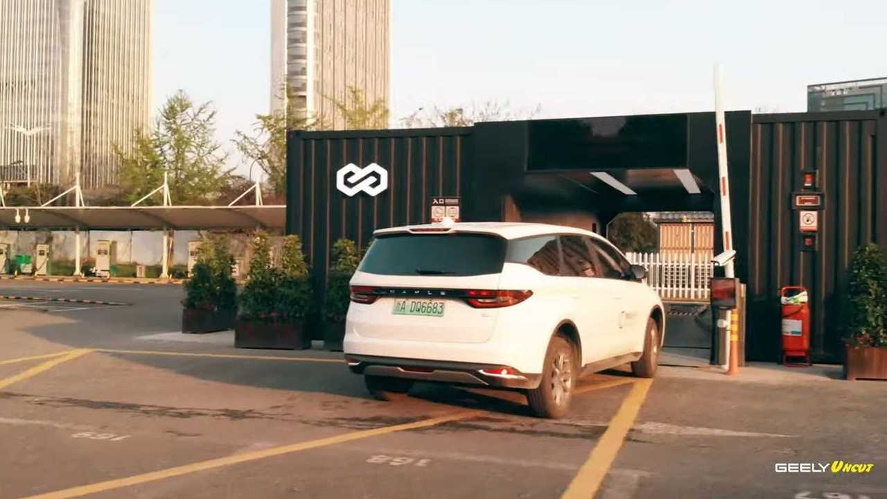 Geely Battery Swap, cambio batteria in un minuto