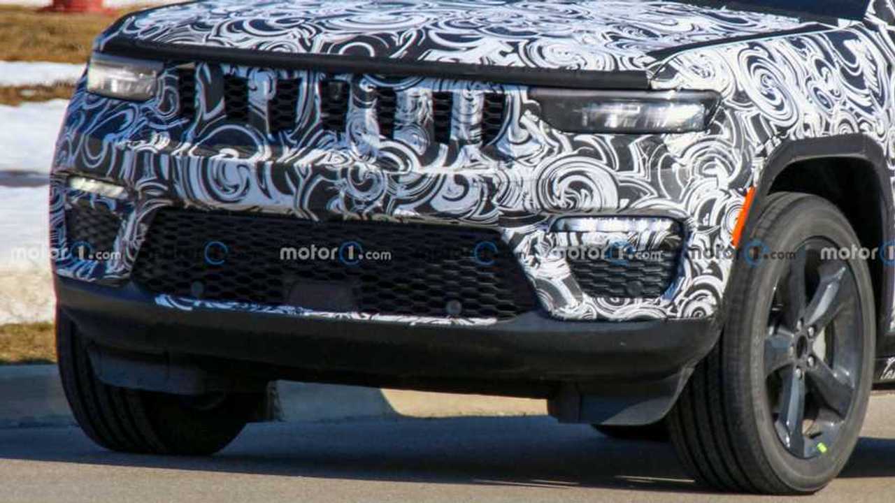 Nuova Jeep Grand Cherokee 5 posti, le foto spia