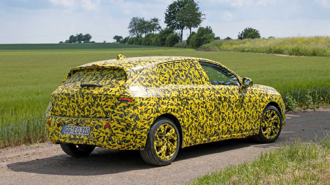 Nuova Opel Astra, la prova in anteprima del prototipo