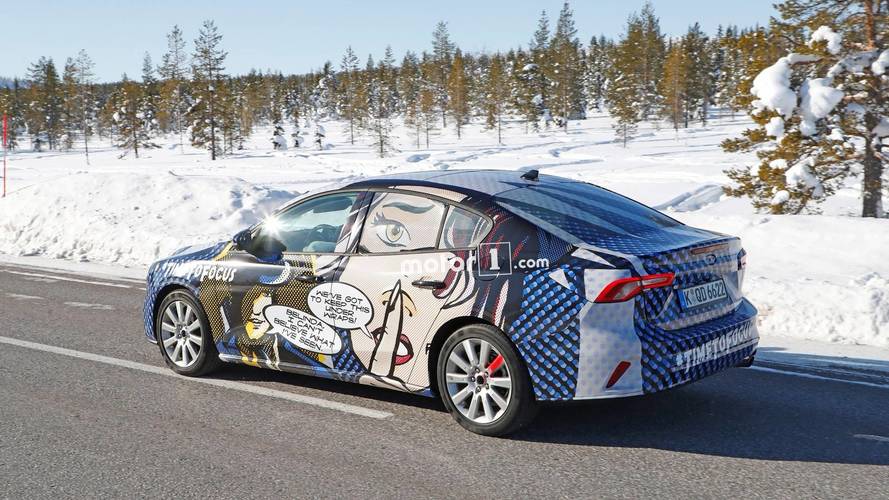 Ford Focus Sedan 2019 - Camuflagem colorida