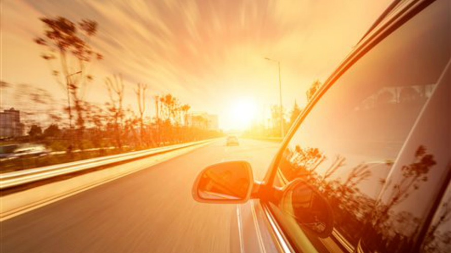 Come difendersi dalla luce del sole in auto