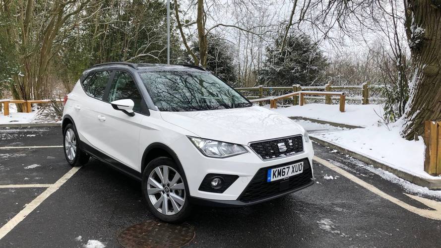Seat Arona snow