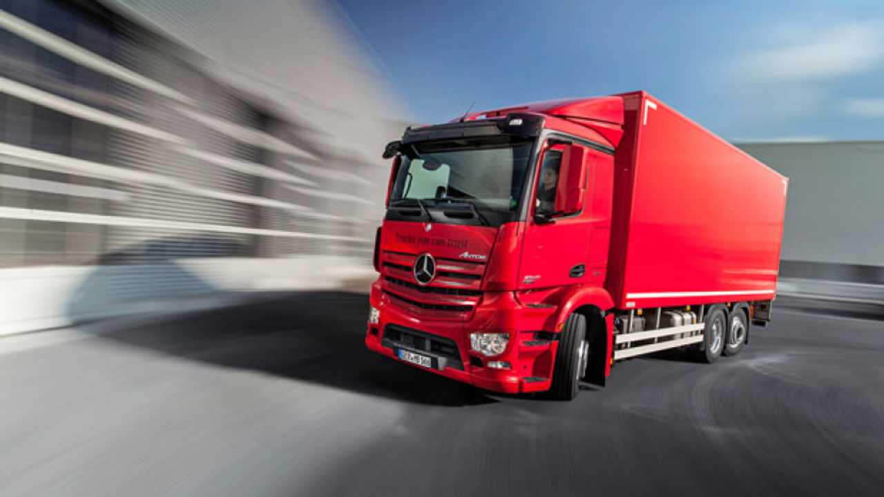 Ecomondo con i truck Mercedes