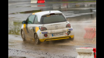 Adam als Rallye-Flitzer