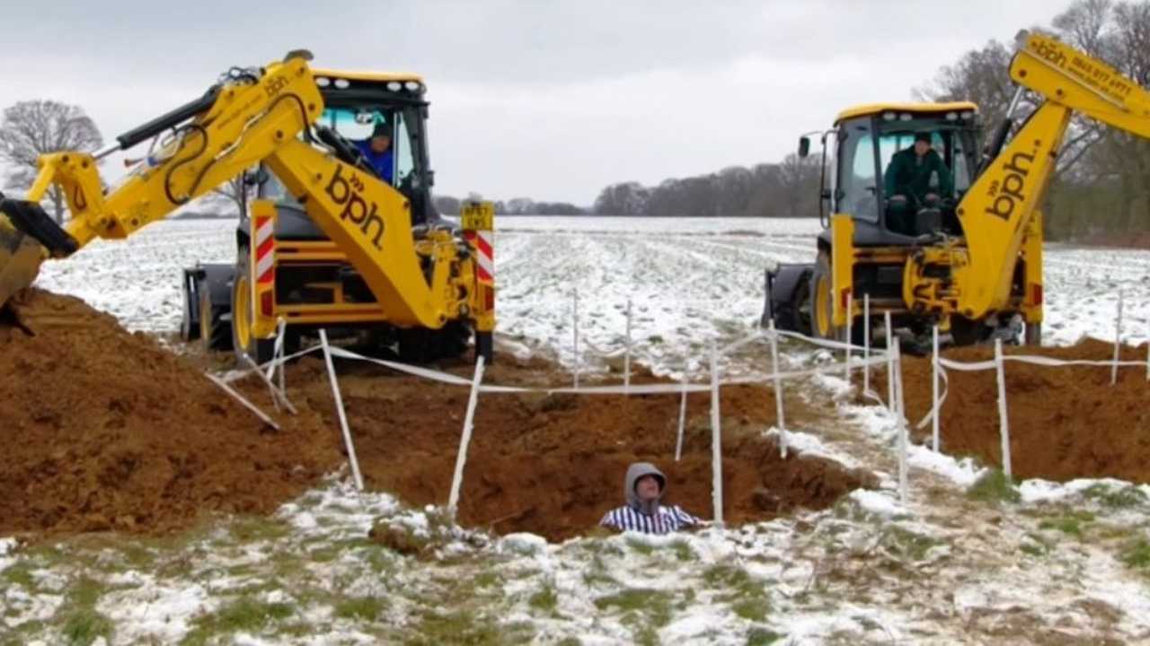 Top Gear excavating hole race screenshot