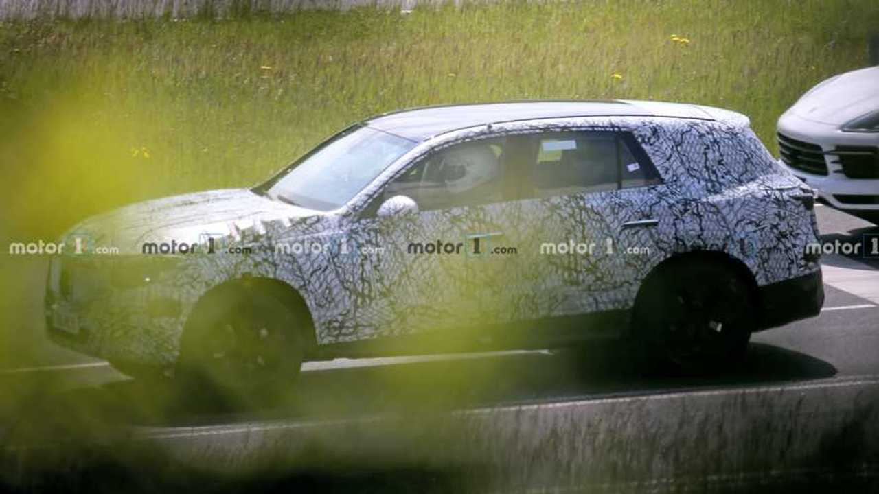 22 Mercedes Glc Returns In Better Spy Shots Looks Bigger