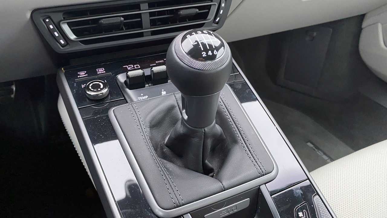 2020 Porsche 911 Carrera 4S gear lever