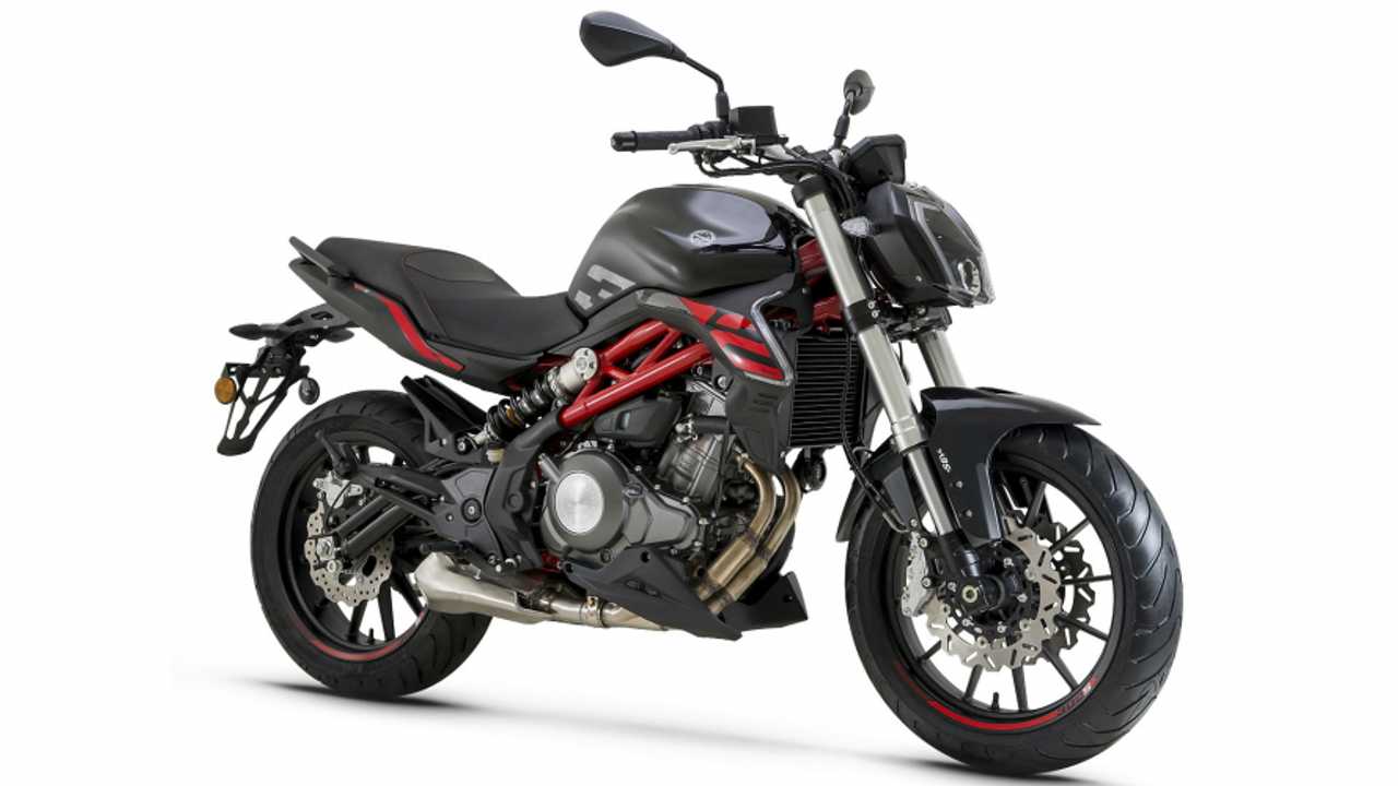 Benelli 302S, la naked easy