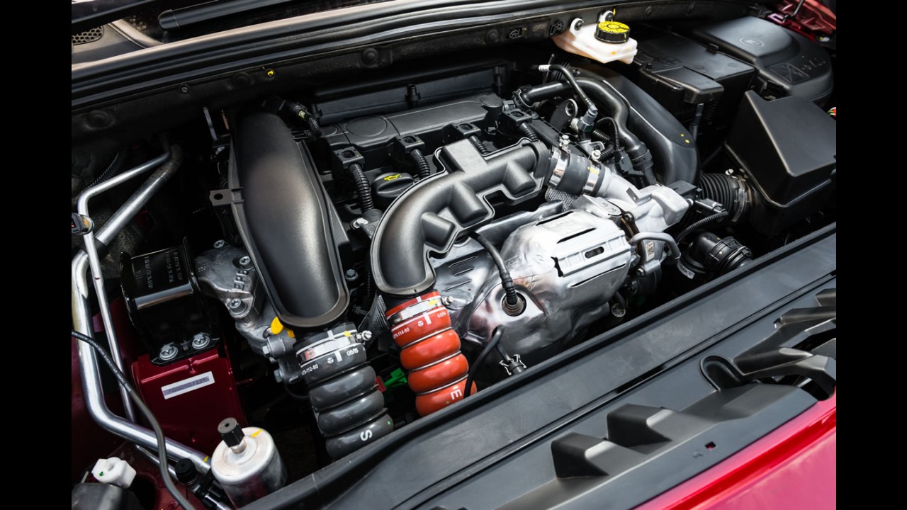 Volta rápida: de cara nova, Peugeot 308 "Mercosul" aposta no recheio