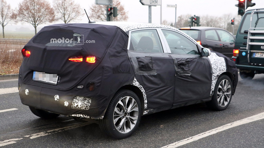 2018 Hyundai B-segment crossover spy photo