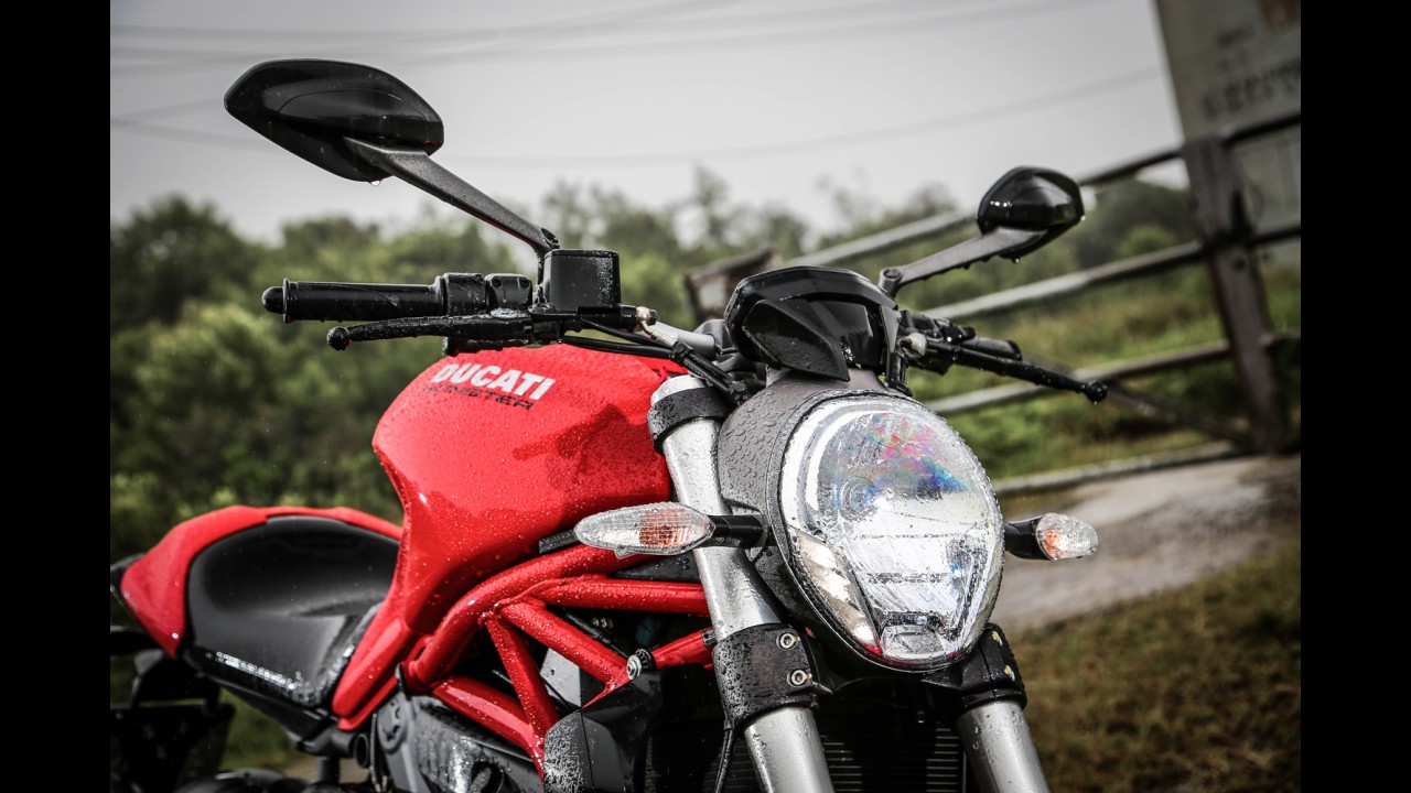 Avaliação: Ducati Monster 821 une estilo clássico, motor explosivo e fome de curvas