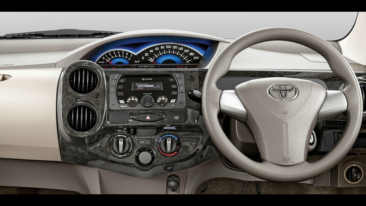Toyota Etios ganha edição com acabamento especial e pintura em dois tons
