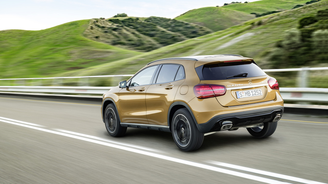 2018 Mercedes-Benz GLA: Refreshed, Changes, Price >> Mercedes Gla Gets A New Look Interior Upgrades For 2018 2018 Mercedes-Benz GLA: Refreshed, Changes, Price >> Mercedes Gla Gets A New Look Interior Upgrades For 2018