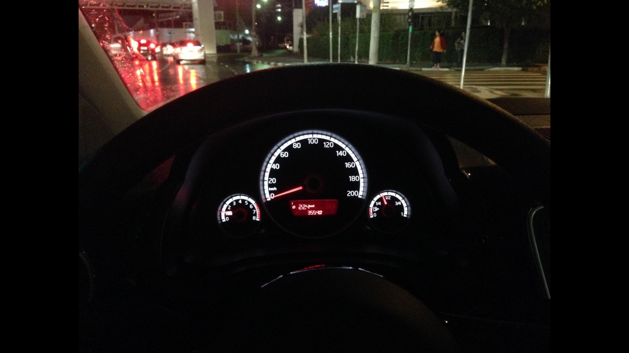 Garagem CARPLACE #2: com até 22 km/l, up! proporciona pequenos prazeres - veja teste