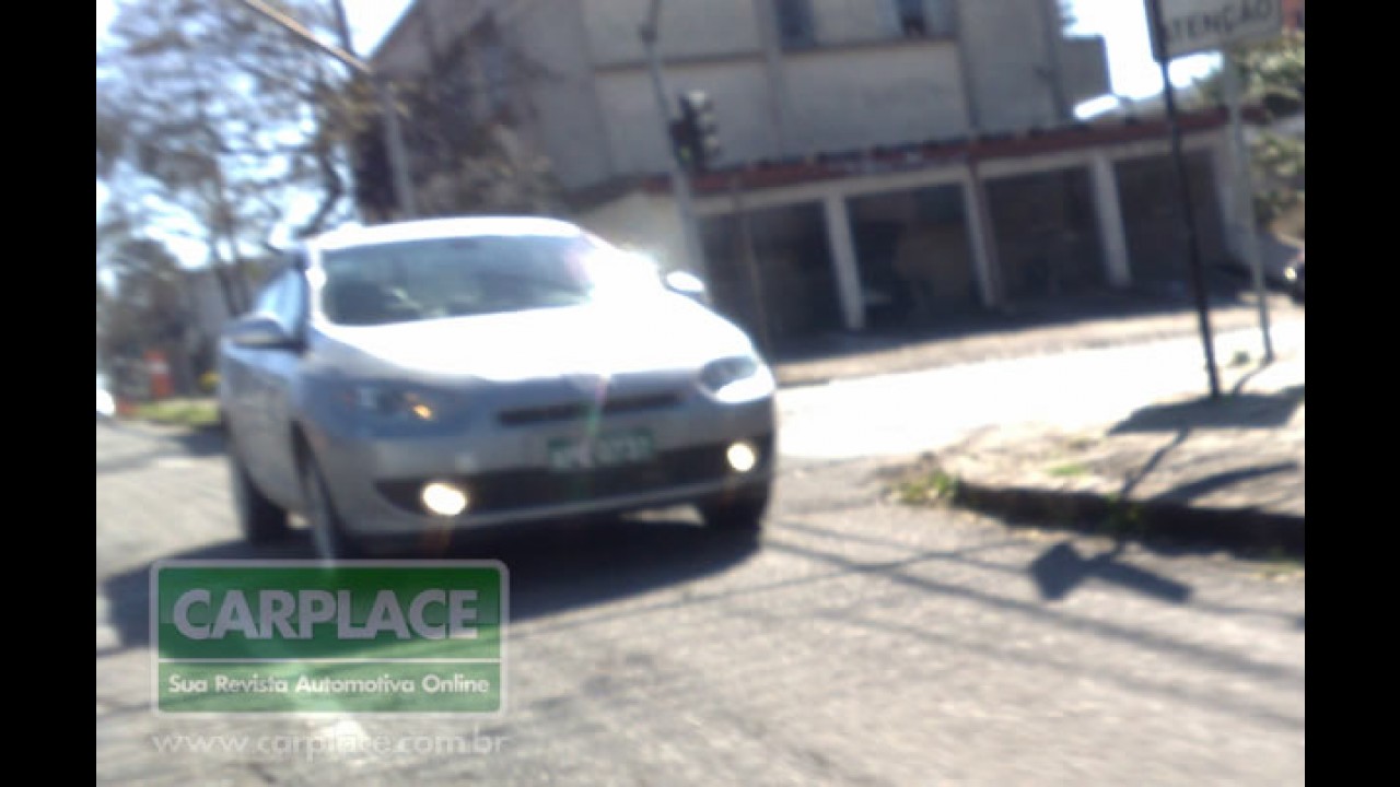 Flagra 2: Novo Renault Mégane / Fluence é flagrado com pouco disfarce em Curitiba