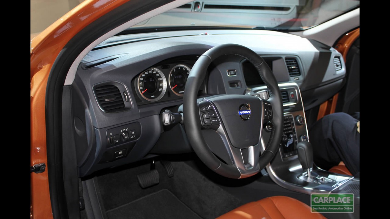 Salão do Automóvel: Volvo apresenta o novo e moderno sedan S60