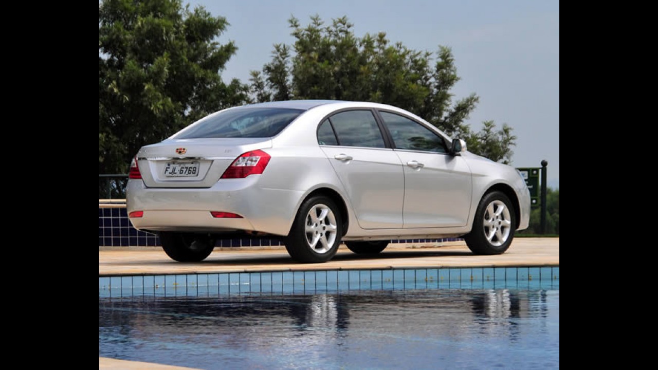 Geely estreia no Brasil, mas só começa a vender o sedã EC7 em março