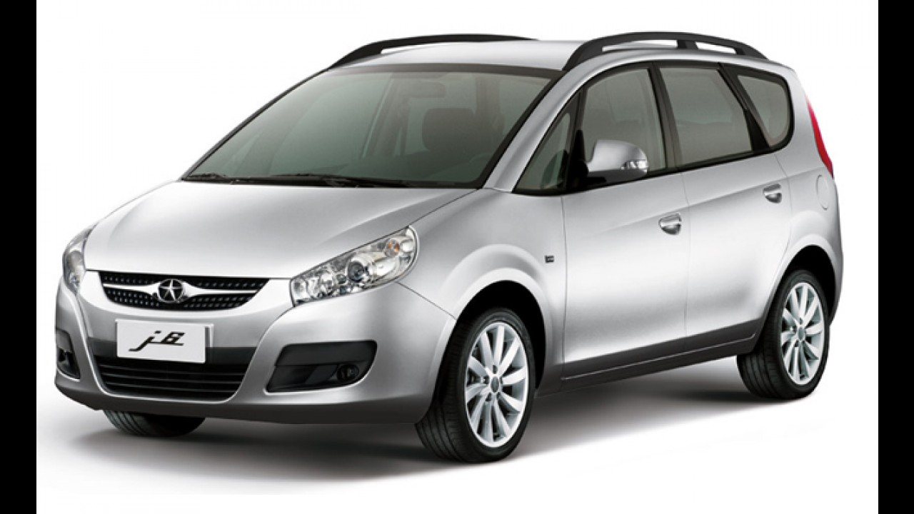 Minivans: Classe B mantém liderança em mês de queda generalizada