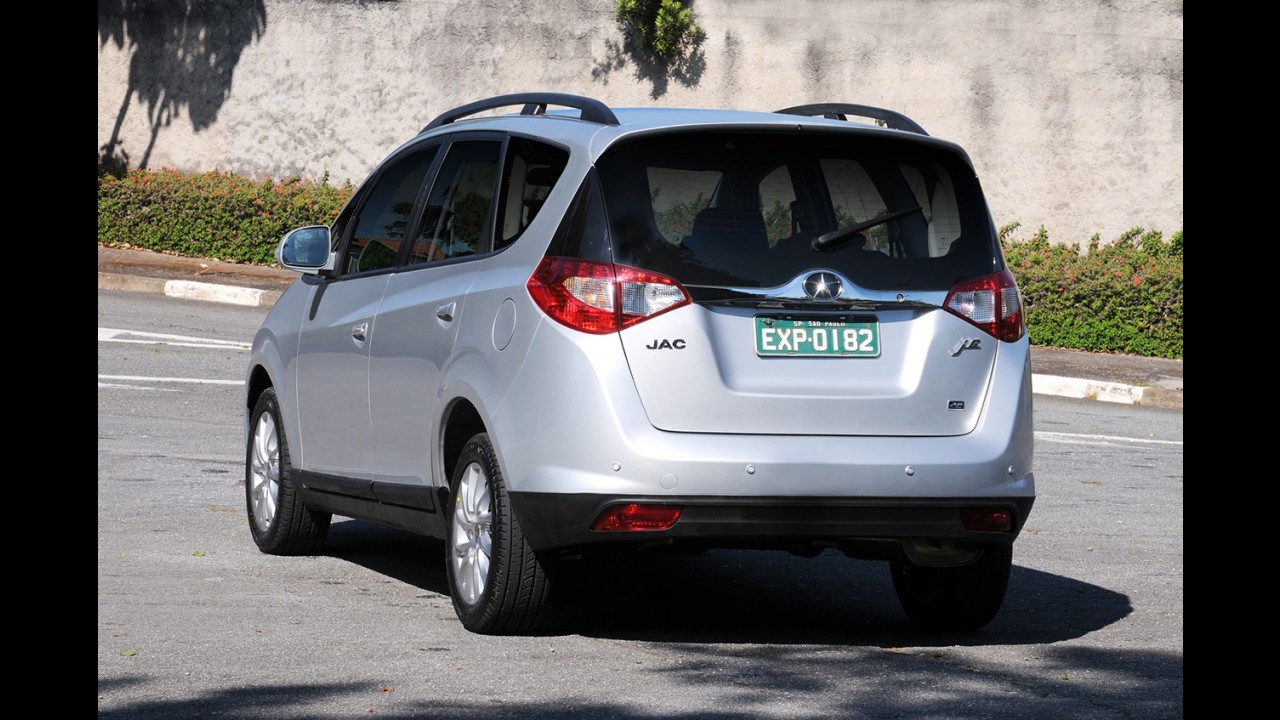 JAC J6 reestilizada já pode ser reservada por R$ 57.990 iniciais