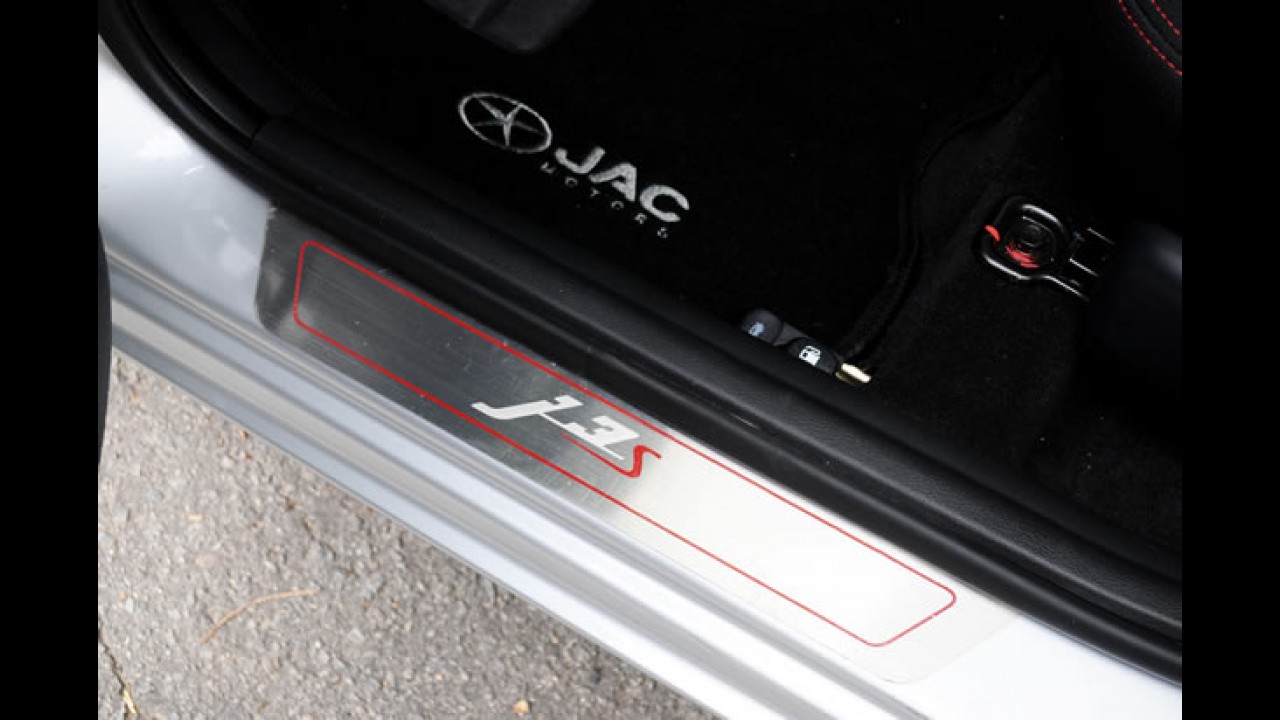 JAC J3 S e J3 Turin S 1.5 flex chegam por R$ 39.990 (hatch) e R$ 41.690 (sedã)