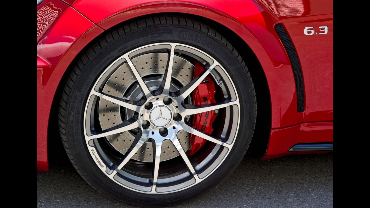 Oficial: Mercedes-Benz C63 AMG Coupé Black Series 2012 chega com motor V8 de 517cv