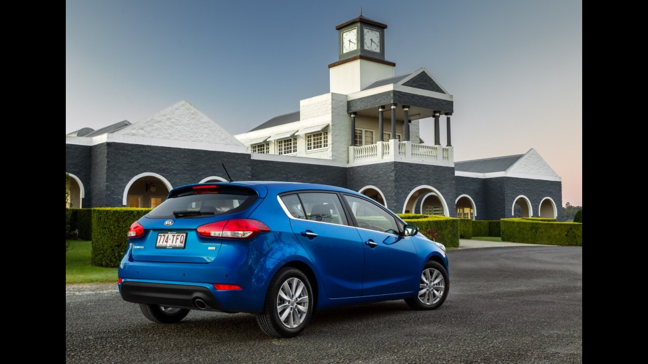 Kia Cerato hatch tem frente do sedã e preço de R$ 42.800 na Austrália