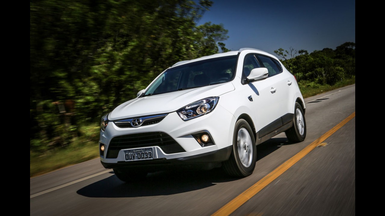 JAC J5 reestilizado estará no Salão do Automóvel - marca divulga outras novidades