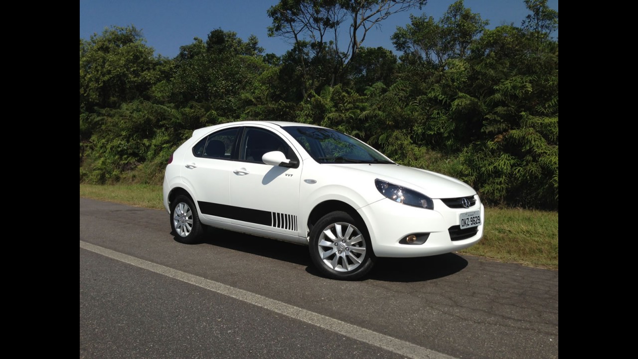 Novos JAC J3 S flex chegam este mês por R$ 39,9 mil (hatch) e R$ 41,6 mil (sedã)
