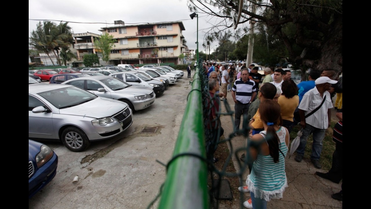 Cuba: seis meses após vendas liberadas, apenas 50 carros foram emplacados
