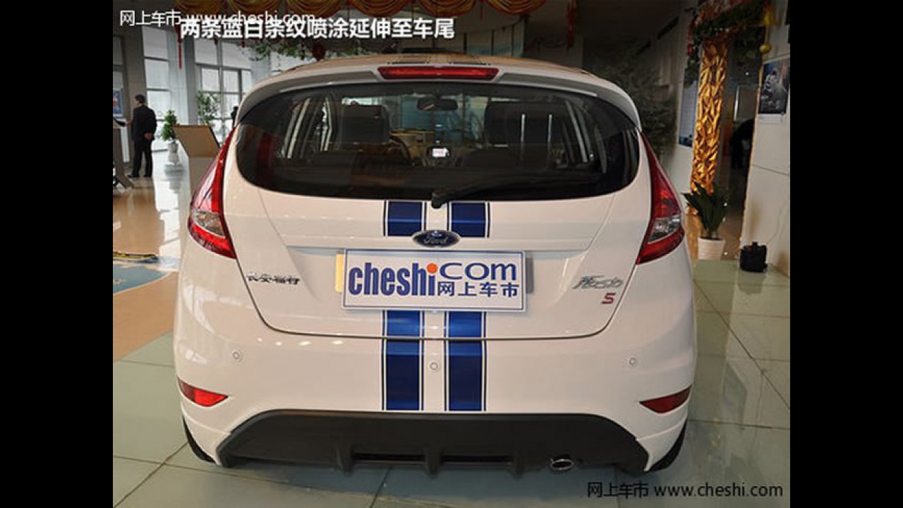 Ford Fiesta ganha edição limitada Blue & White na China