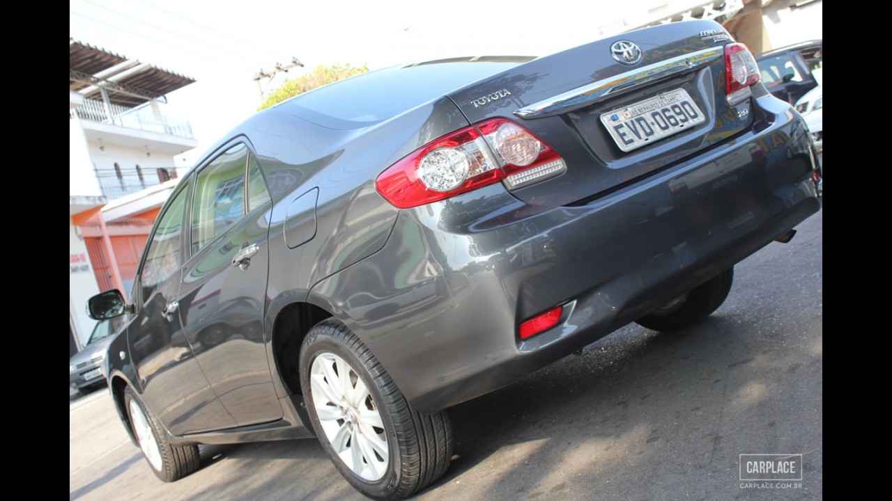 Garagem CARPLACE: Dirigindo o Toyota Corolla na cidade e na estrada - Veja o consumo