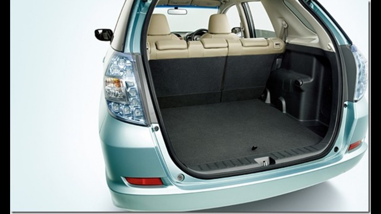 Honda Fit Shuttle é lançada no Japão em versões híbrida e a gasolina