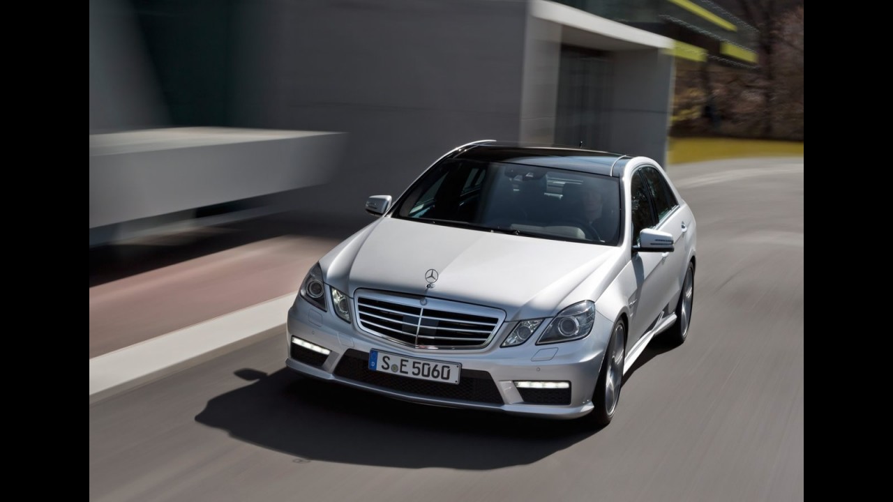 Mercedes Benz Classe E63 AMG 2012 ganha novo motor 5.5 V8 biturbo de 525 cv