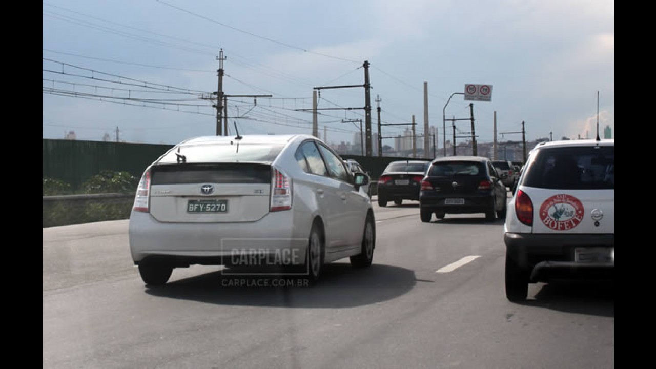 Flagras: Toyota Prius segue em testes no Brasil