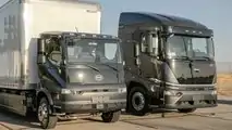 Caminhões elétricos BYD: da esquerda Gen 3 8TT e 6F